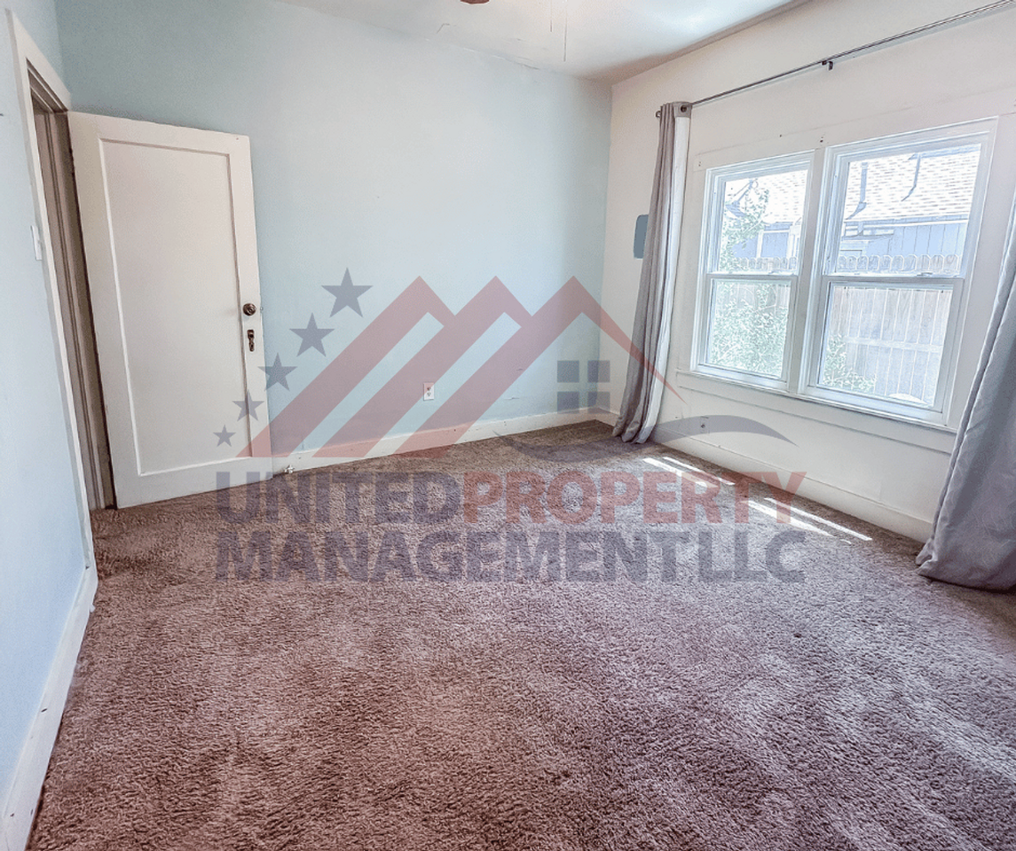 507 N Alameda St - Photo 2 of 10