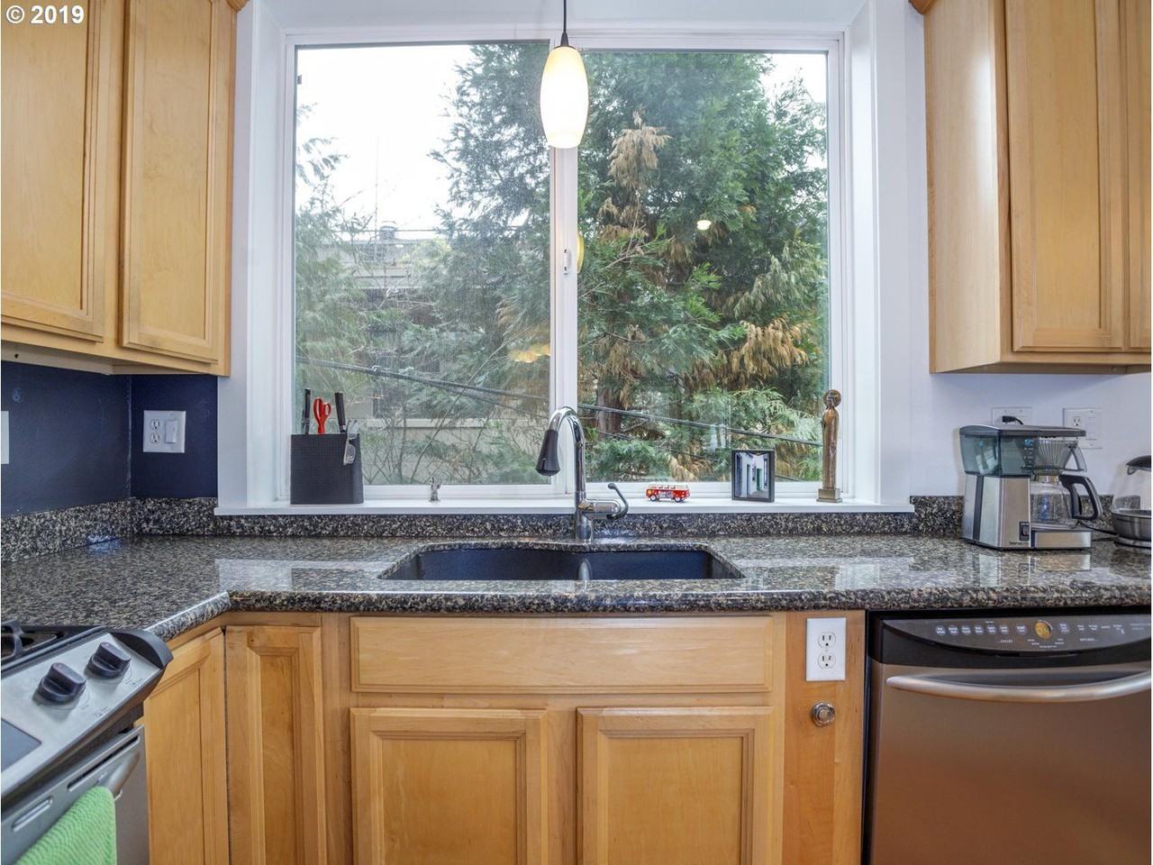 2445 Nw Lovejoy St #2 - Photo 5 of 17