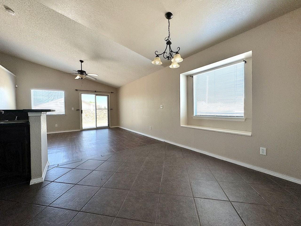 12981 Alfredo Apodaca - Photo 7 of 27
