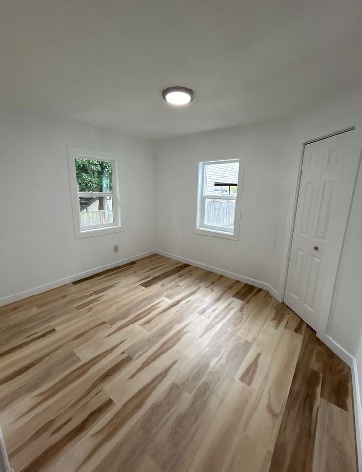 1029 8th Ave - Photo 5 of 8