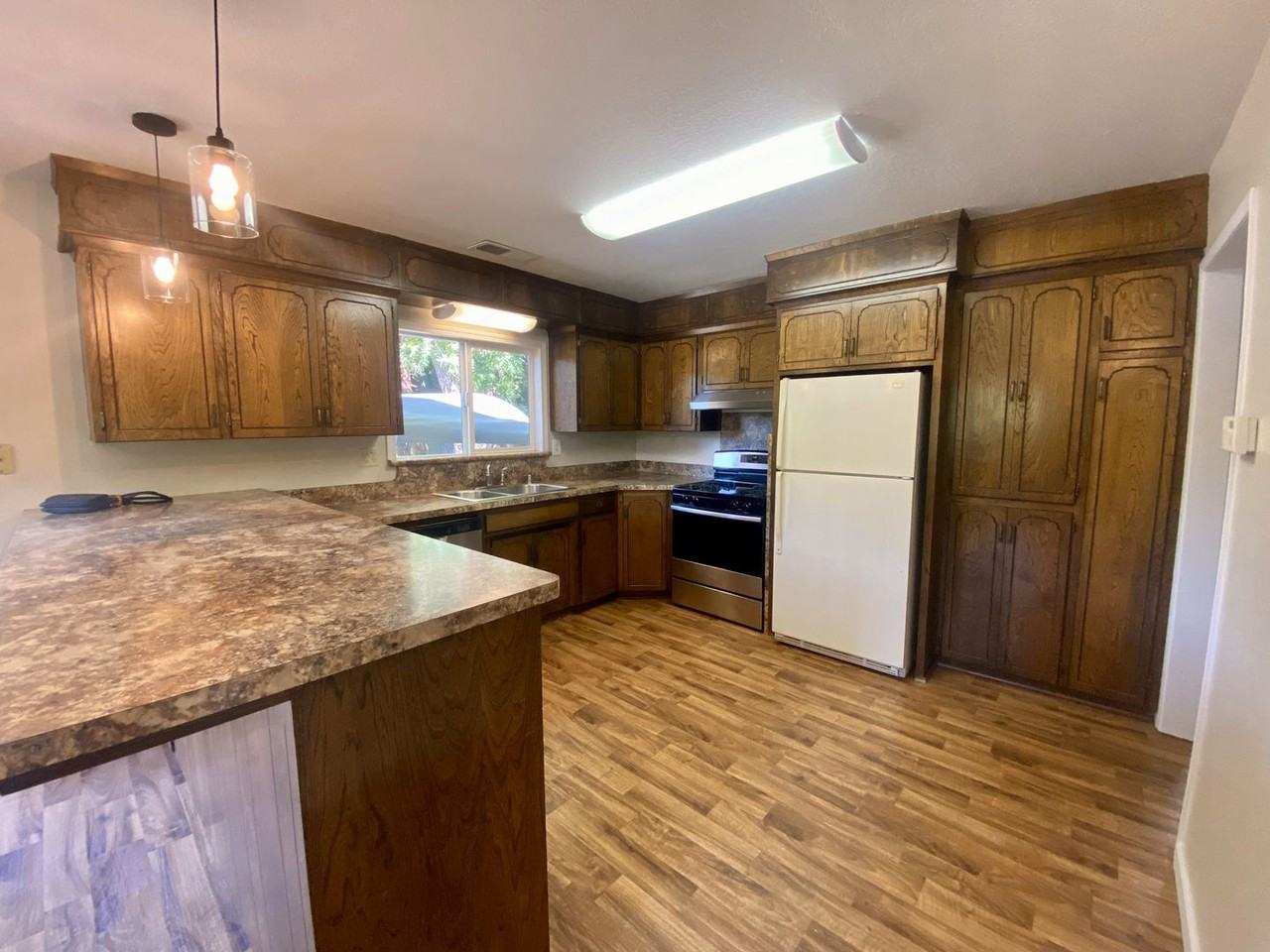 298 E 9th Ave - Photo 7 of 17