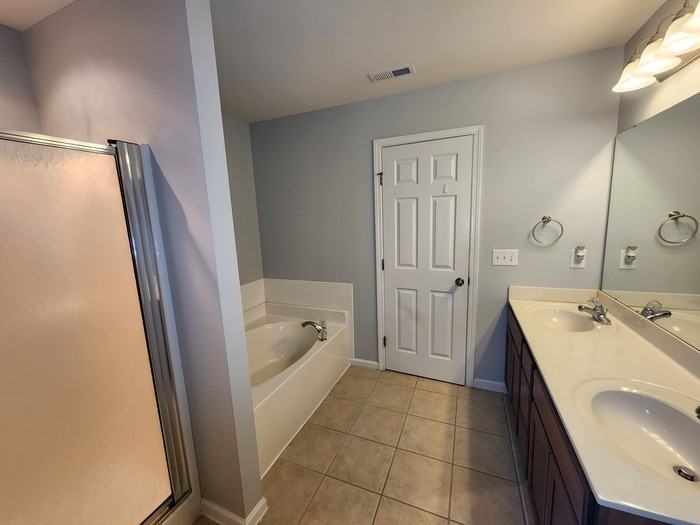 9905 Kedzie Ct - Photo 2 of 17