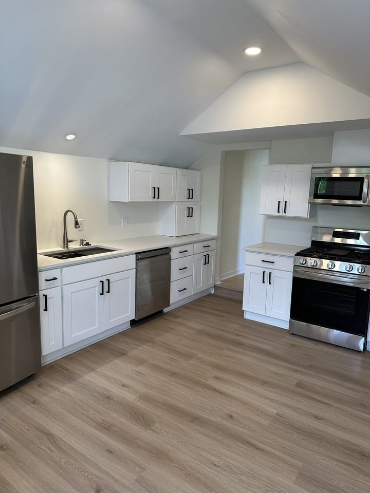 152 Winifred St W #2 - Photo 4 of 17