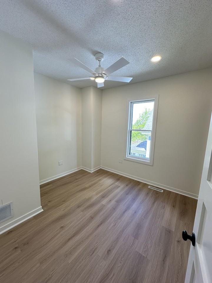 152 Winifred St W #2 - Photo 6 of 17