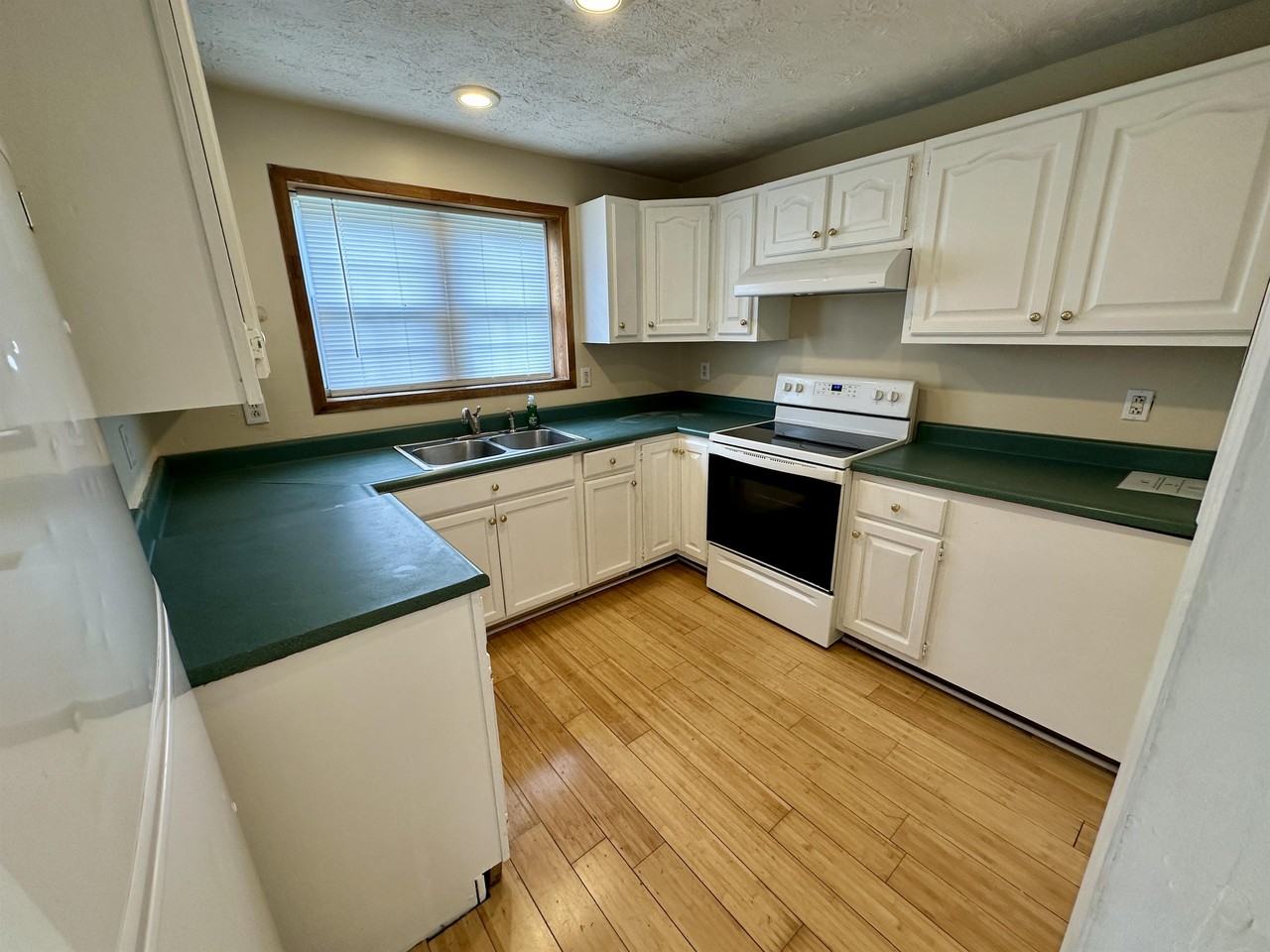 913 3rd St W #2 - Photo 4 of 7