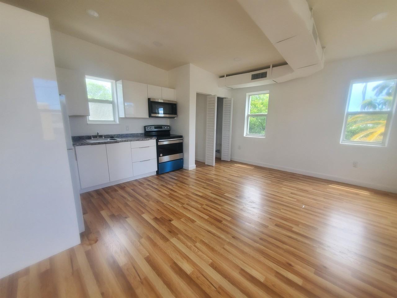 137 Southeast 1st Avenue2nd floor #2ndFL - Photo 6 of 9