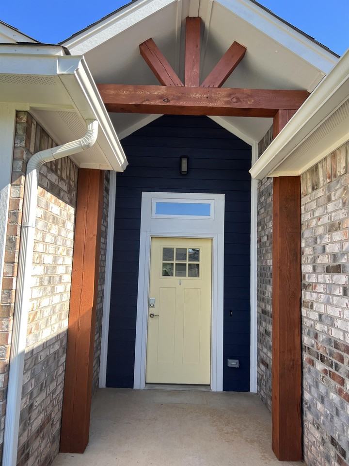 509 Nw 183rd St #1 - Photo 3 of 26