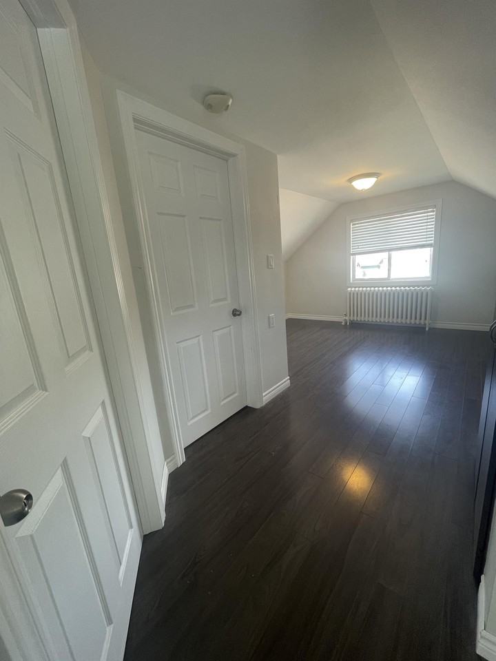 103 Dale Ave Uppr - Photo 3 of 8