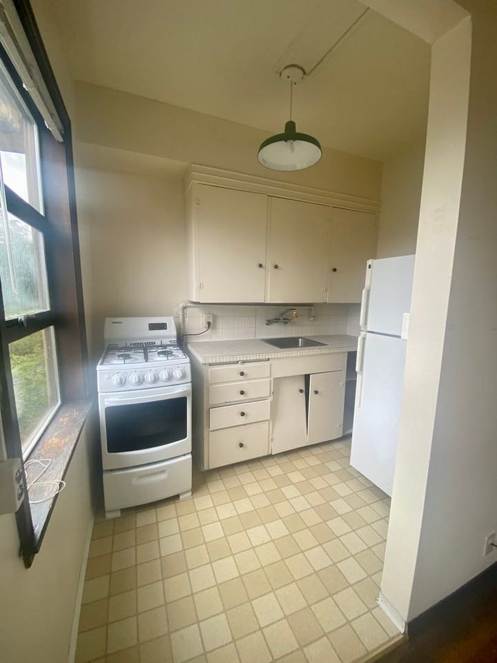 Montlake Apartments - Photo 4 of 37