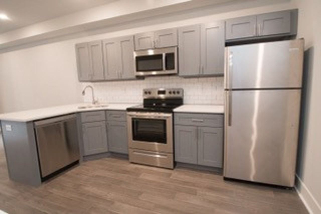 5432 Pine Street - Photo 2 of 12