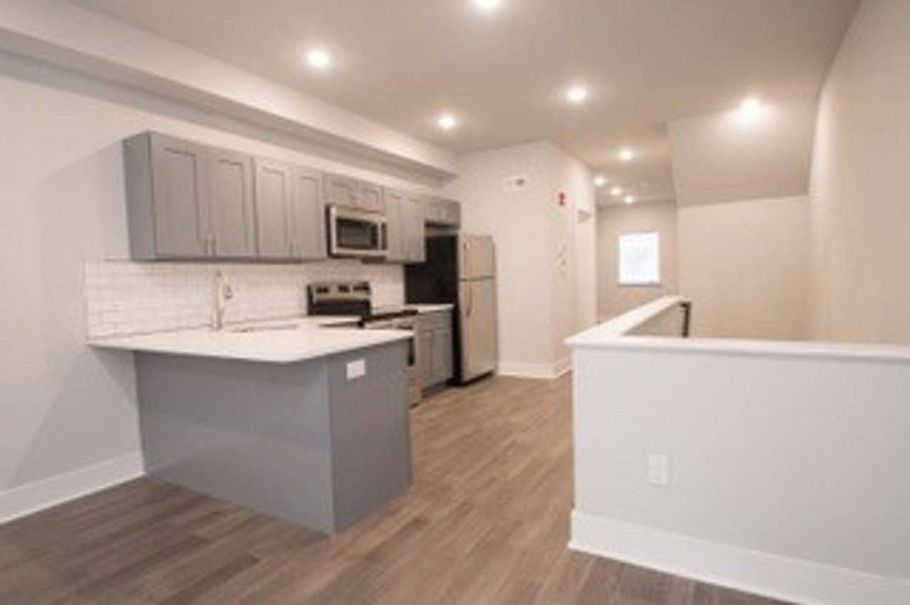 5432 Pine Street - Photo 3 of 12