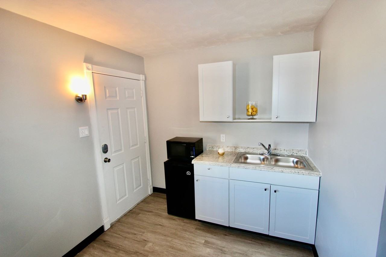 ONLY $795 ****Rarely Available **** All Utilities Included**** - Photo 3 of 33