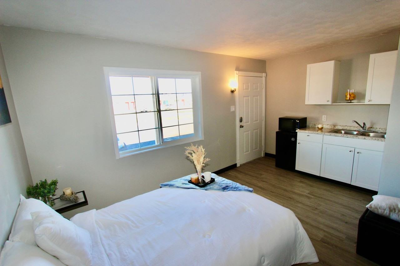 ONLY $795 ****Rarely Available **** All Utilities Included**** - Photo 2 of 33