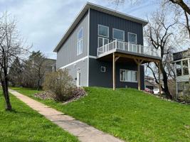 featured image of 614 N 7th Ave E