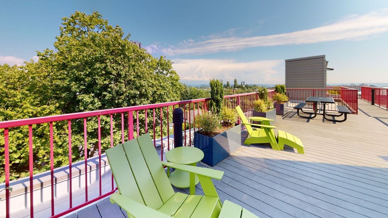 Mad Flats - Photo 6 of 50