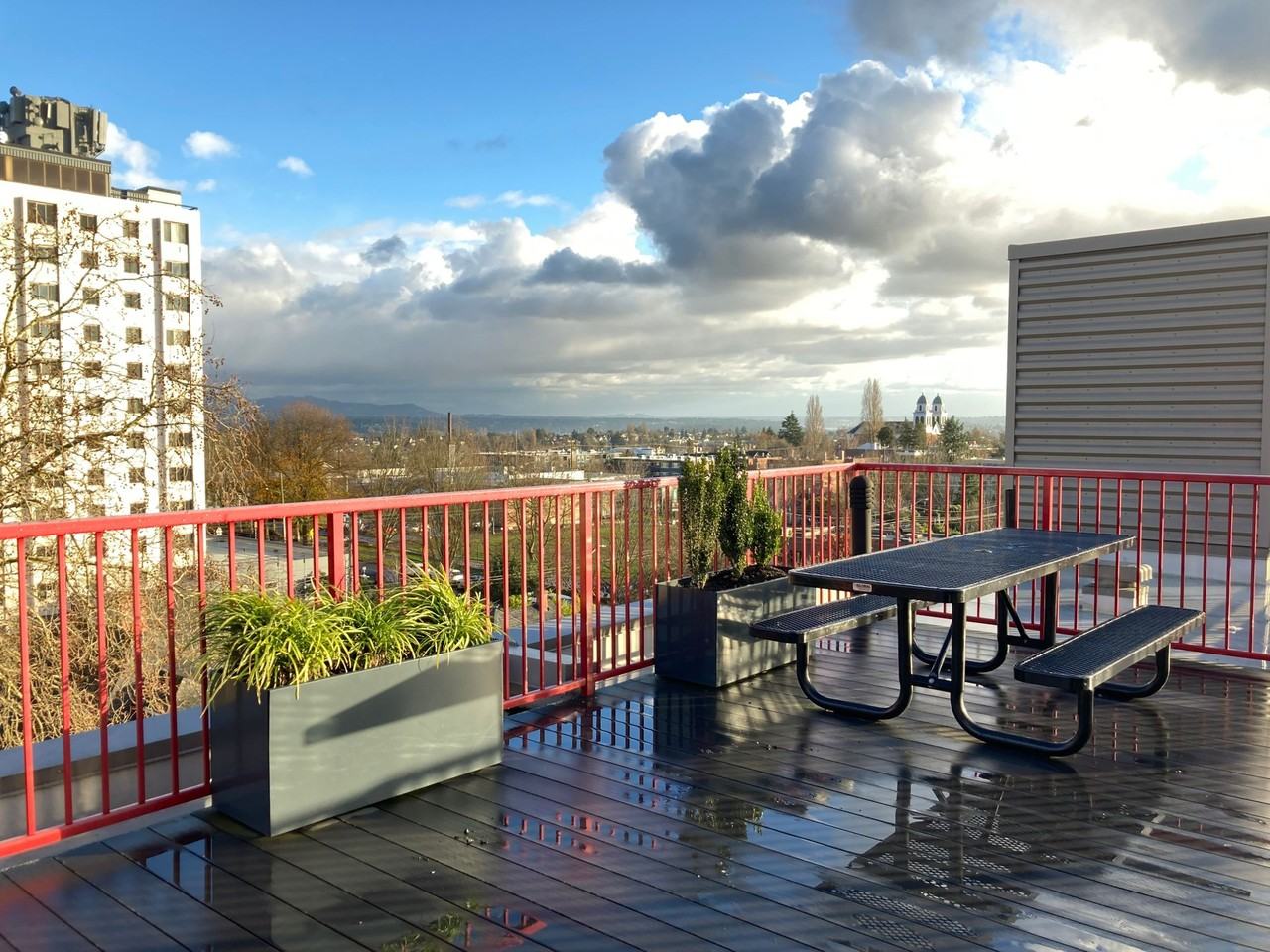 Mad Flats - Photo 7 of 50