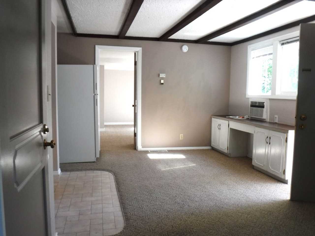 830 Ada St #B - Photo 4 of 13