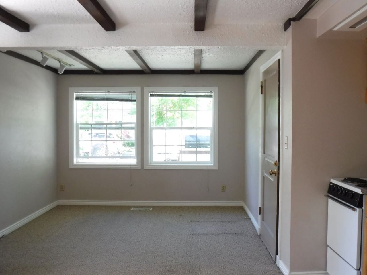 830 Ada St #B - Photo 5 of 13