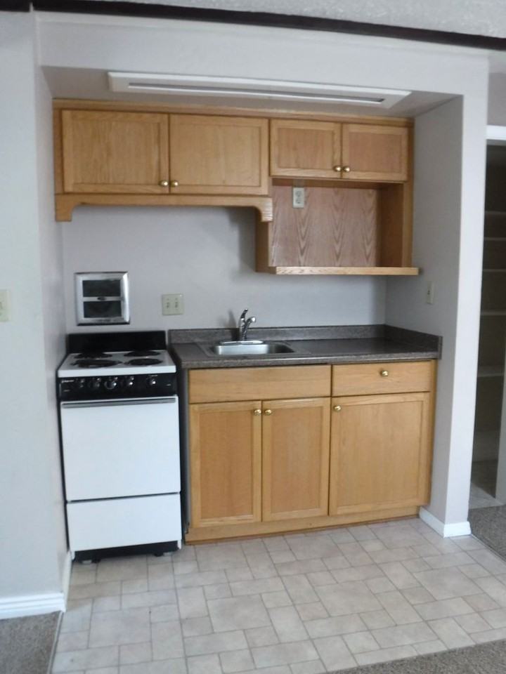 830 Ada St #B - Photo 7 of 13