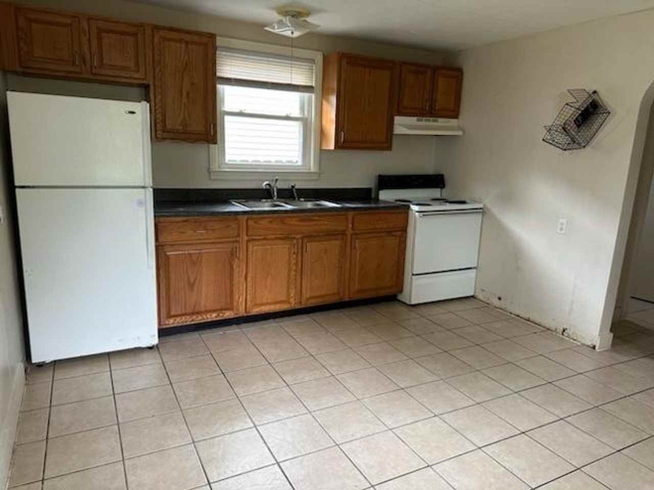 259 Medford St - Photo 3 of 33