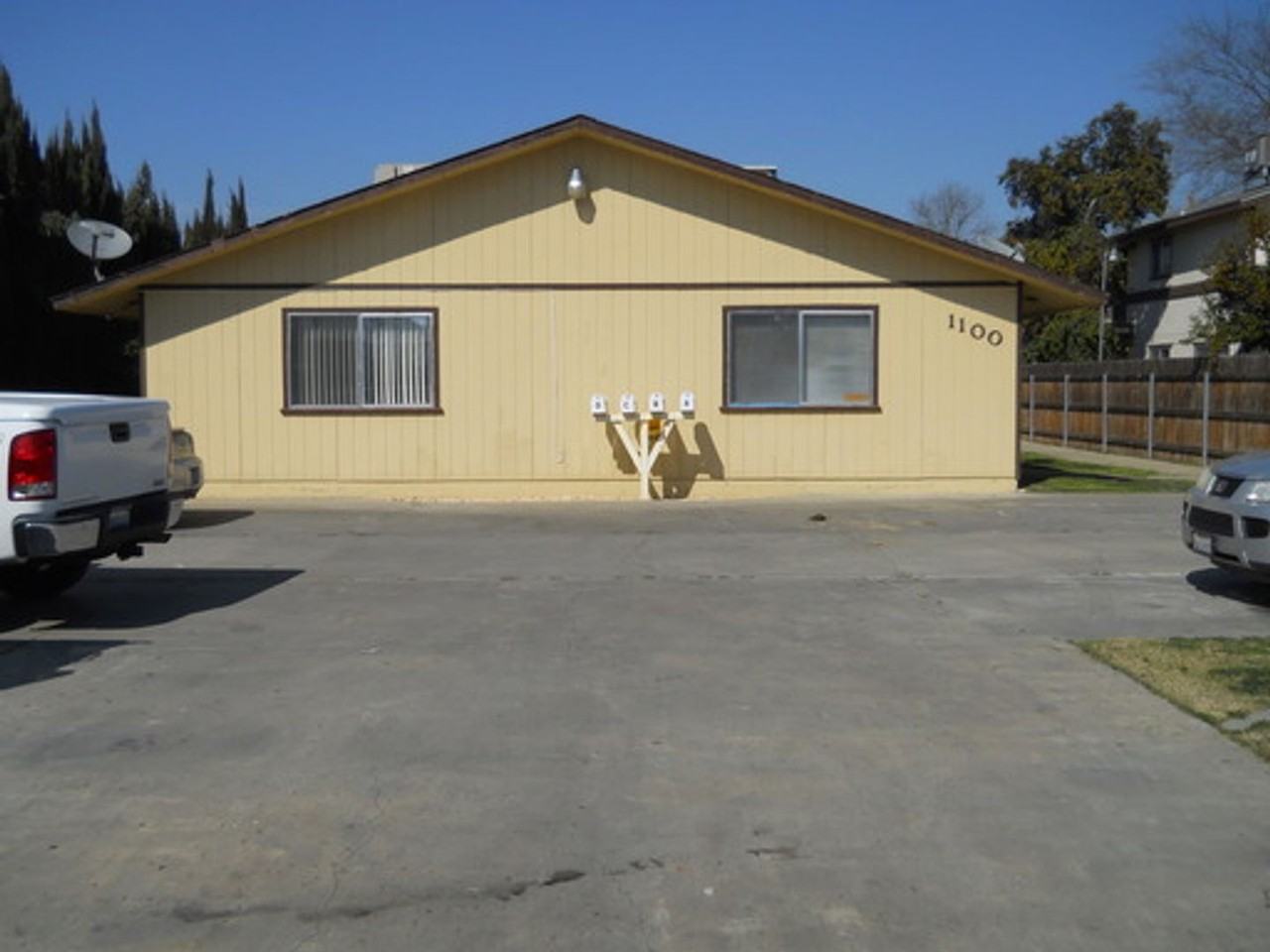 D 1100 - Photo 2 of 13