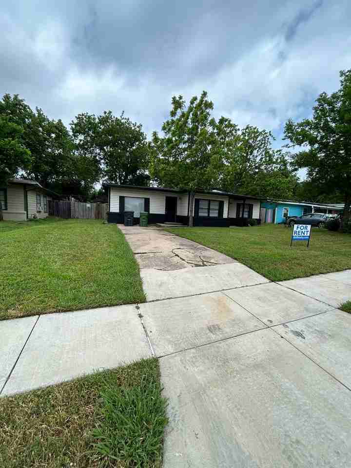 805 Biggs Ter - Photo 2 of 43