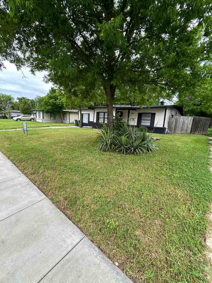 805 Biggs Ter - Photo 3 of 43