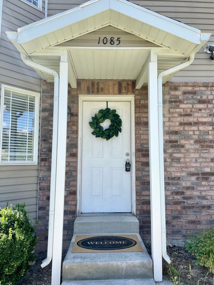 1085 Healy St - Photo 2 of 27