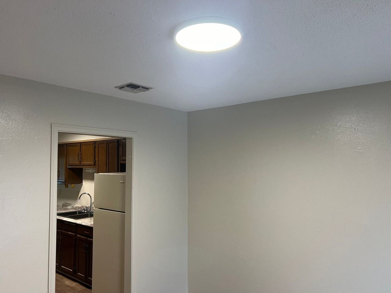 300 Ryder - Photo 3 of 22