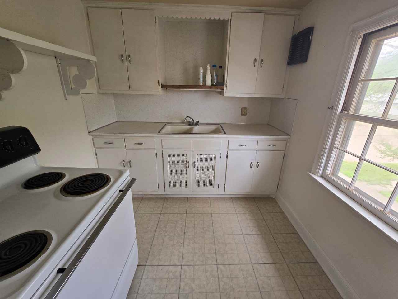 RENT SUX - 2917-2923 2ND AVE - Photo 2 of 6