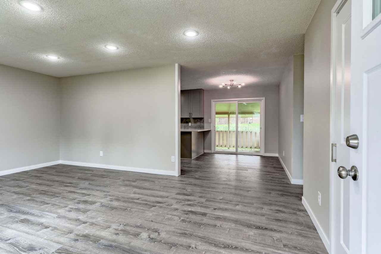 1727 Pecan St - Photo 3 of 24