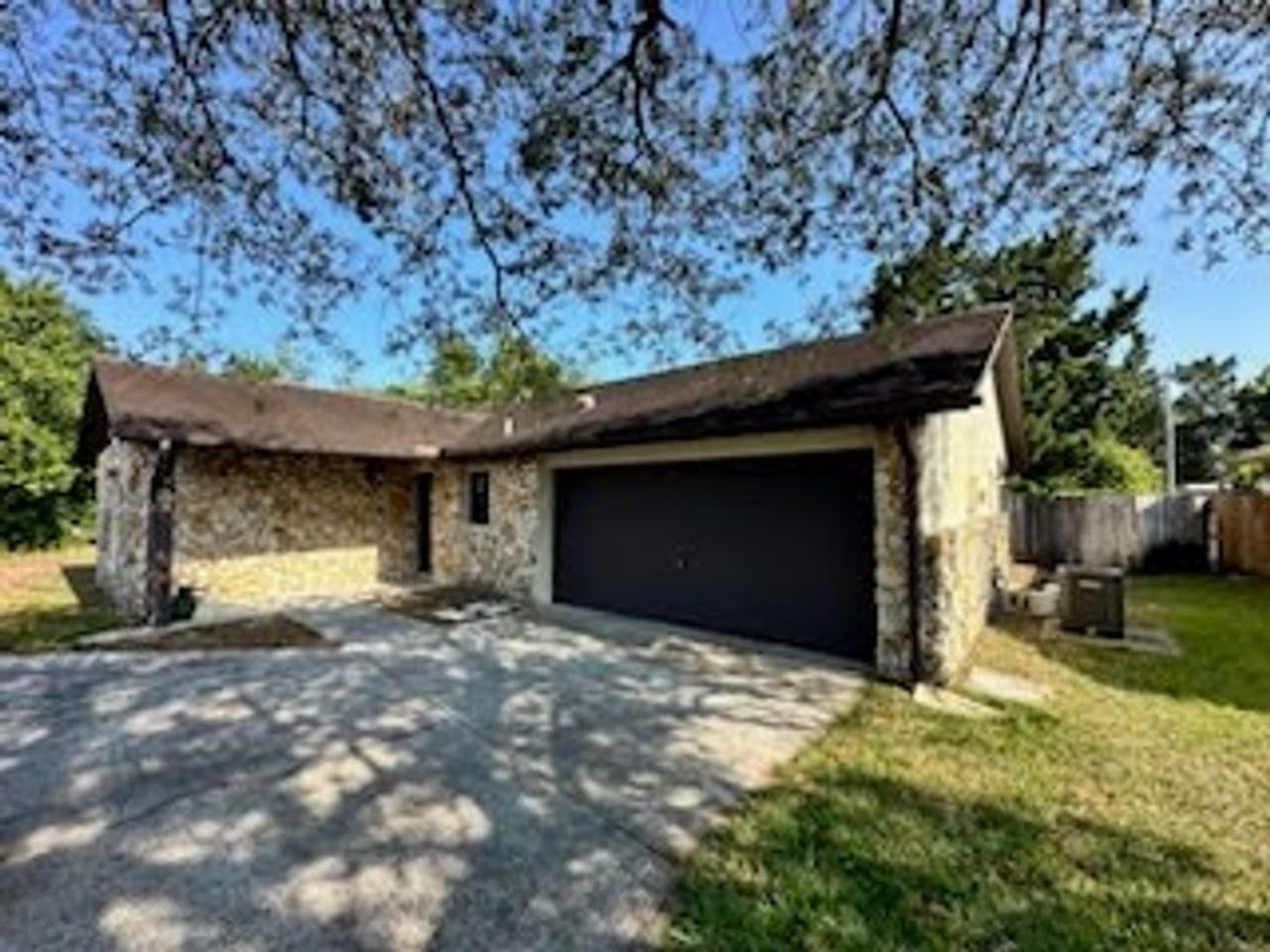 1154 Ashland Ct - Photo 3 of 18