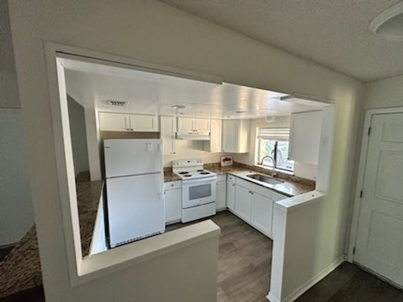 1154 Ashland Ct - Photo 6 of 18