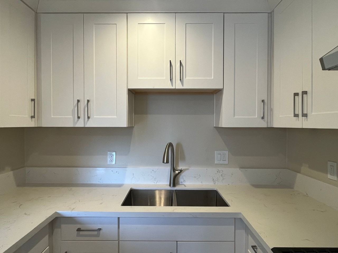 1025 W Gladstone St - Photo 3 of 21