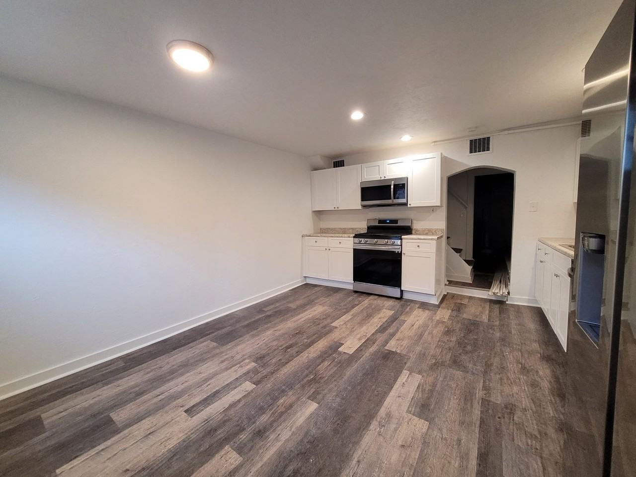 1146 Woods Run Ave - Photo 4 of 15