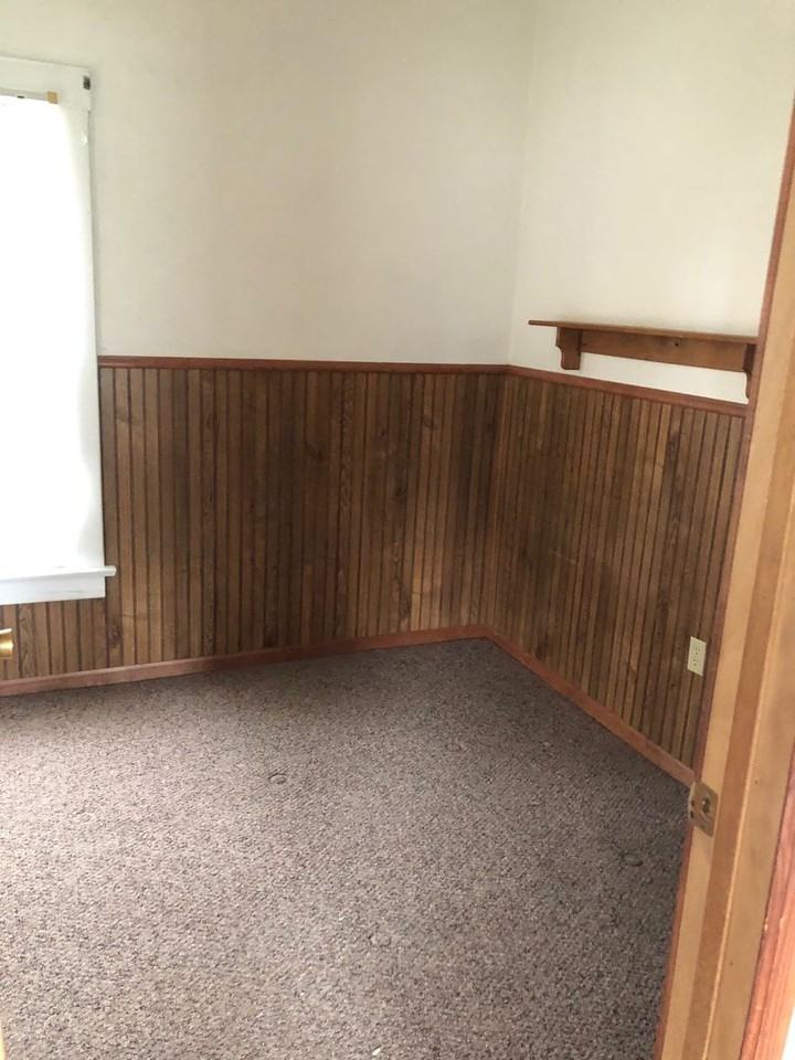 703 W Kemp Ave - Photo 3 of 7