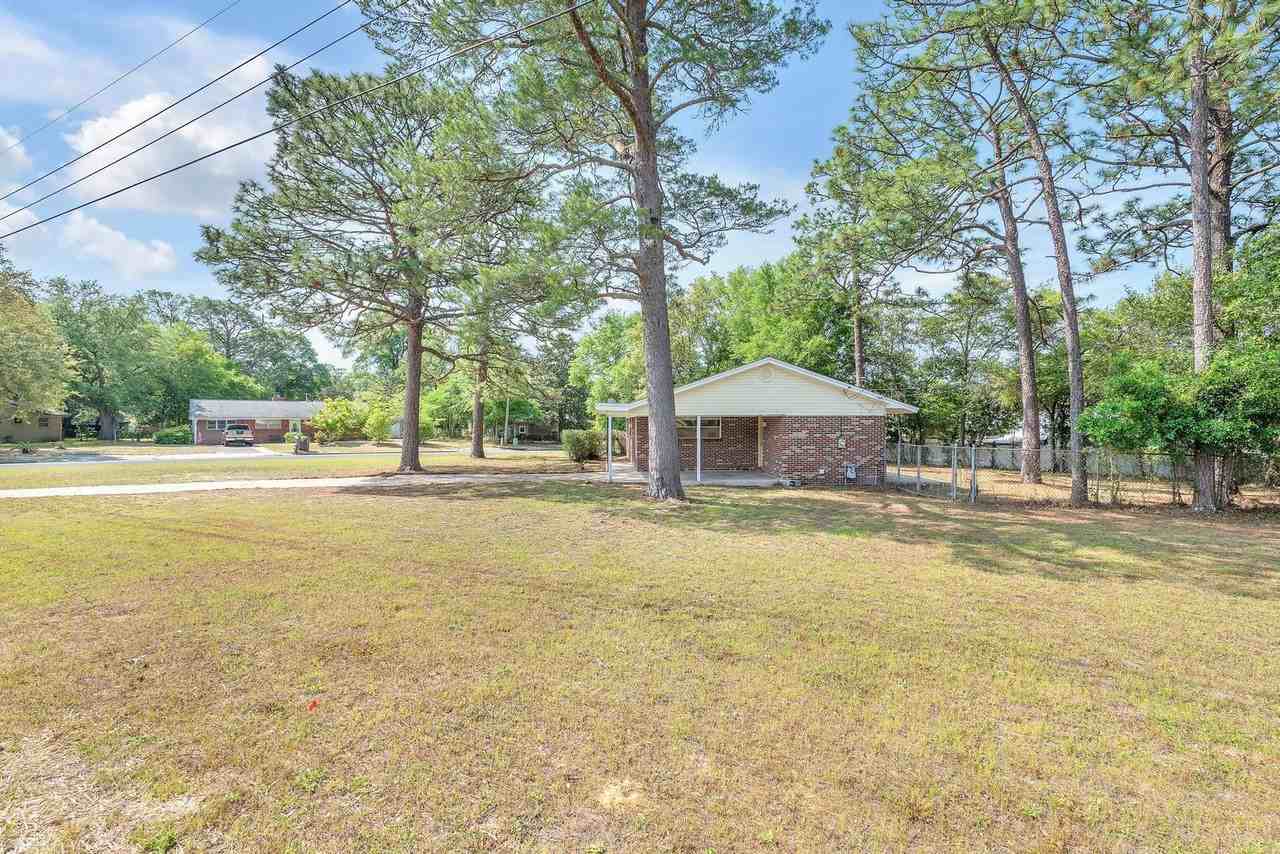 385 Lincoln Ave - Photo 3 of 32