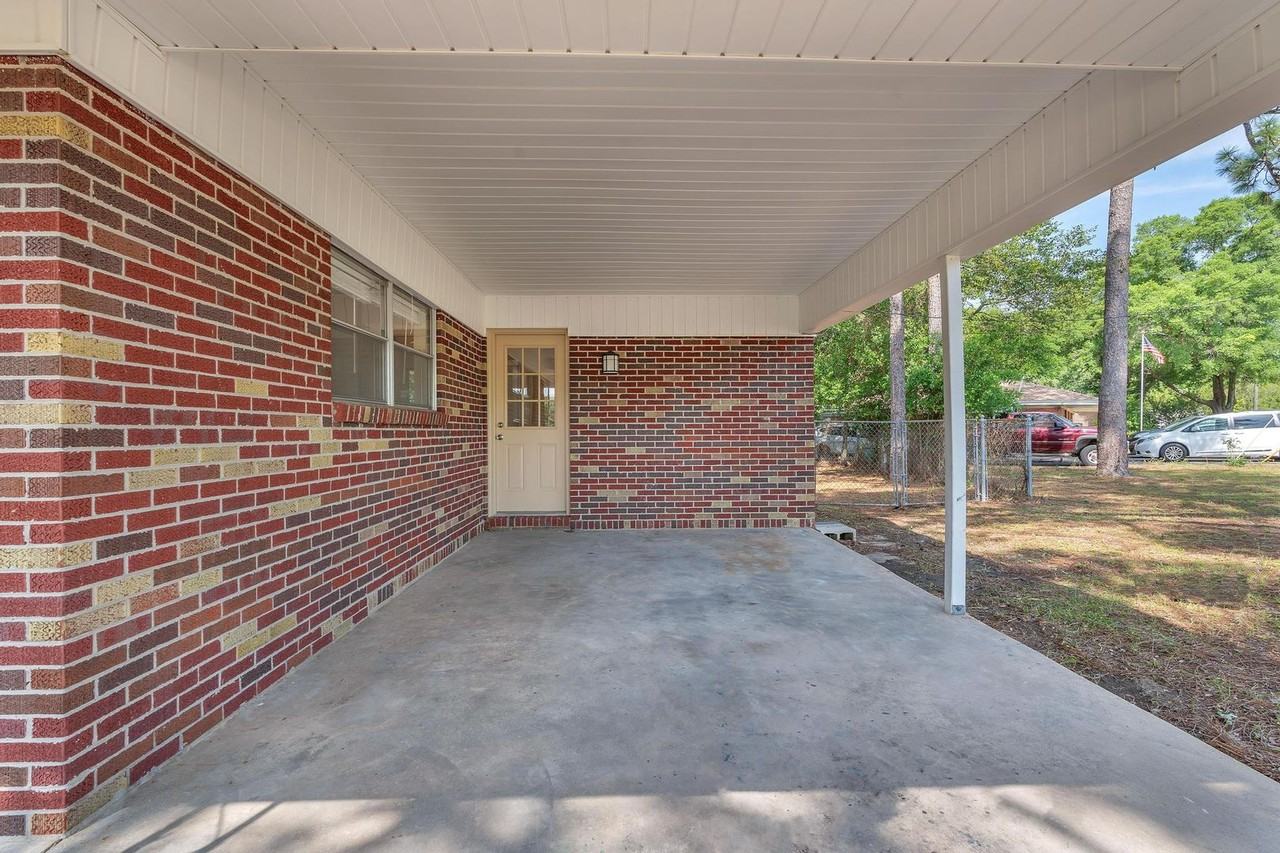 385 Lincoln Ave - Photo 4 of 32