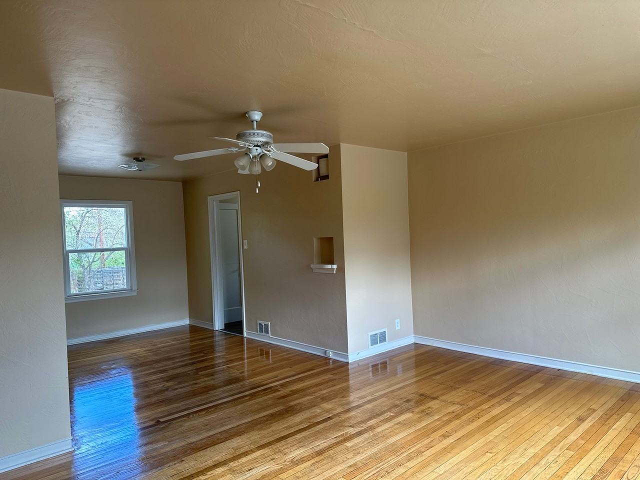 12 Sunnycrest Dr - Photo 2 of 22