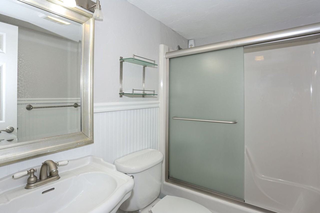 105 105 Tannenbaum - Photo 3 of 48