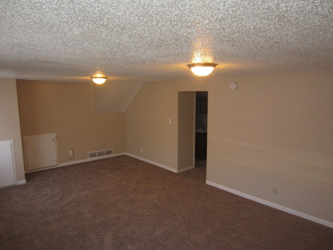 1125 E Las Animas St - Photo 4 of 7