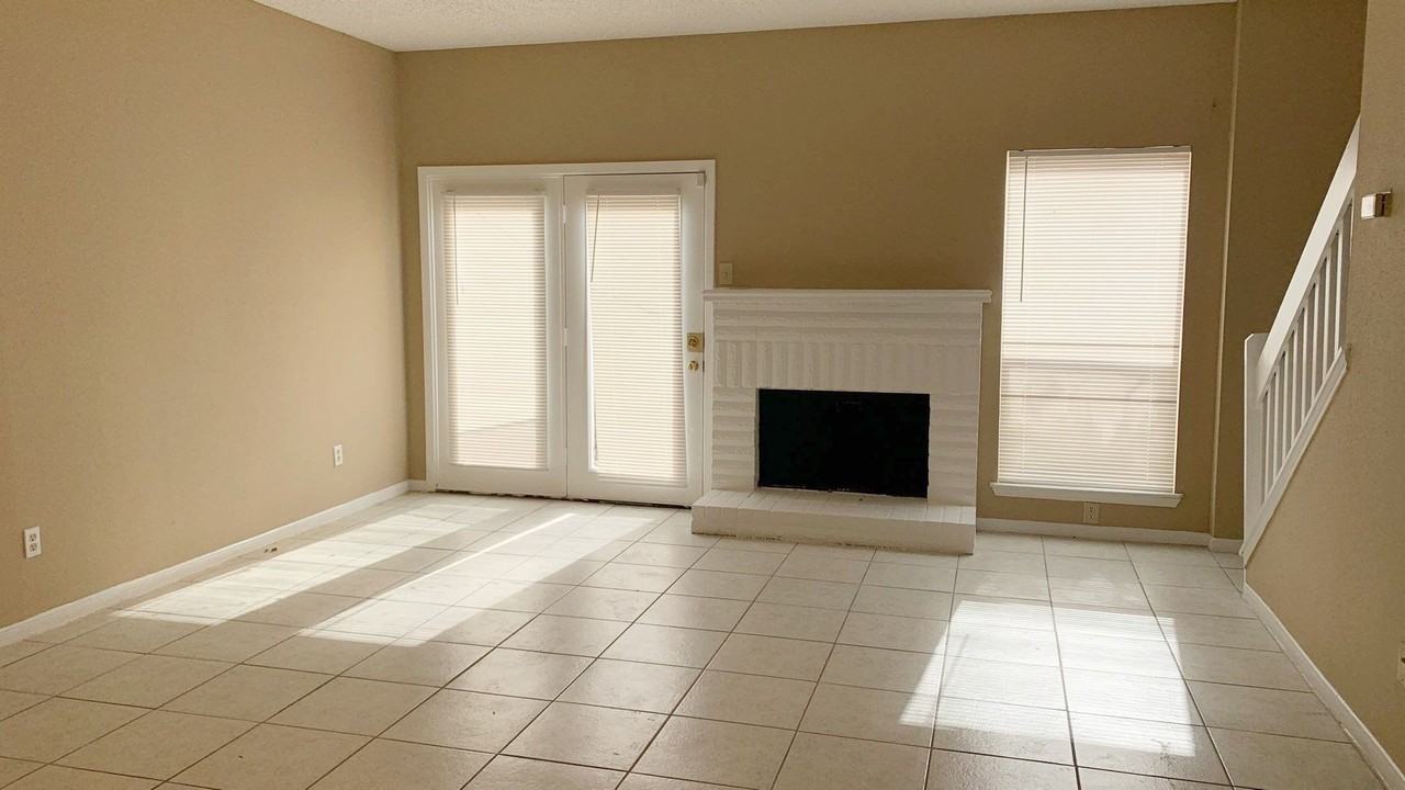 12500 Brookglade Cir - Photo 3 of 18