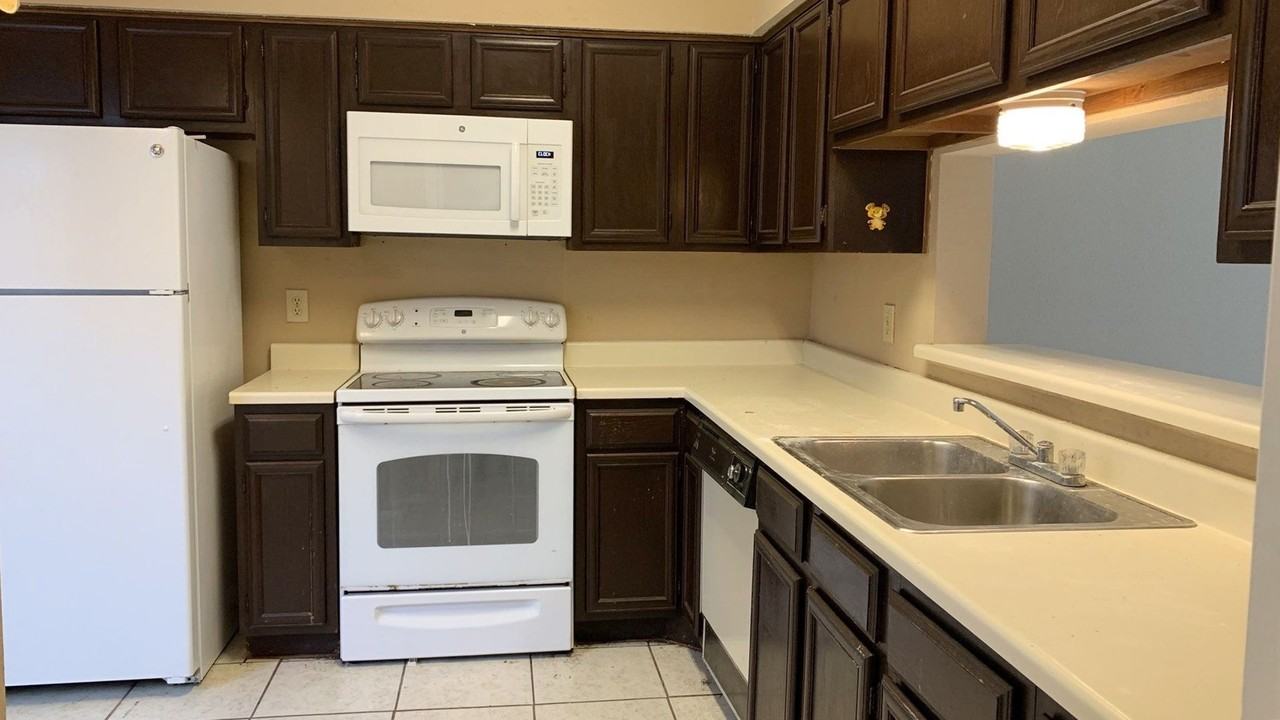 12500 Brookglade Cir - Photo 4 of 18
