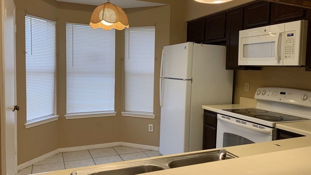 12500 Brookglade Cir - Photo 6 of 18