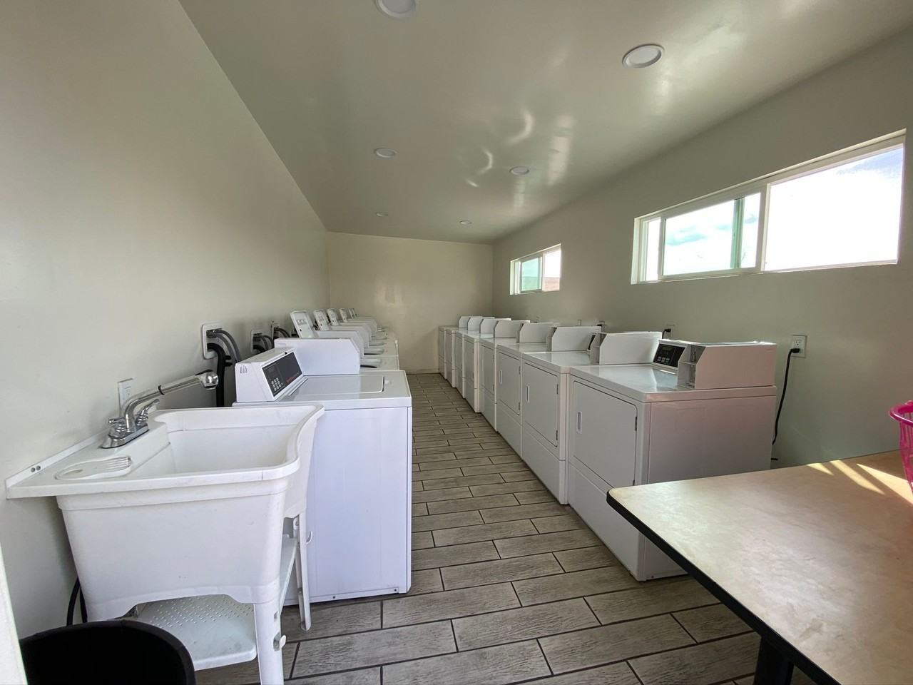 Las Palmas Apartments - Photo 3 of 8