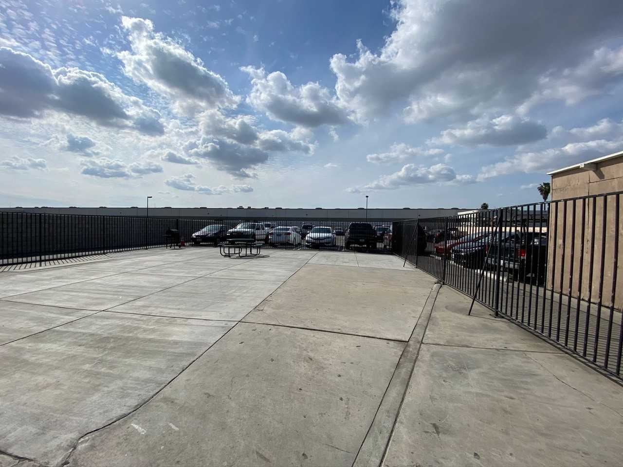 Las Palmas Apartments - Photo 4 of 8