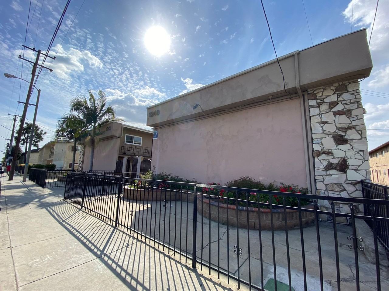 Las Palmas Apartments - Photo 6 of 8