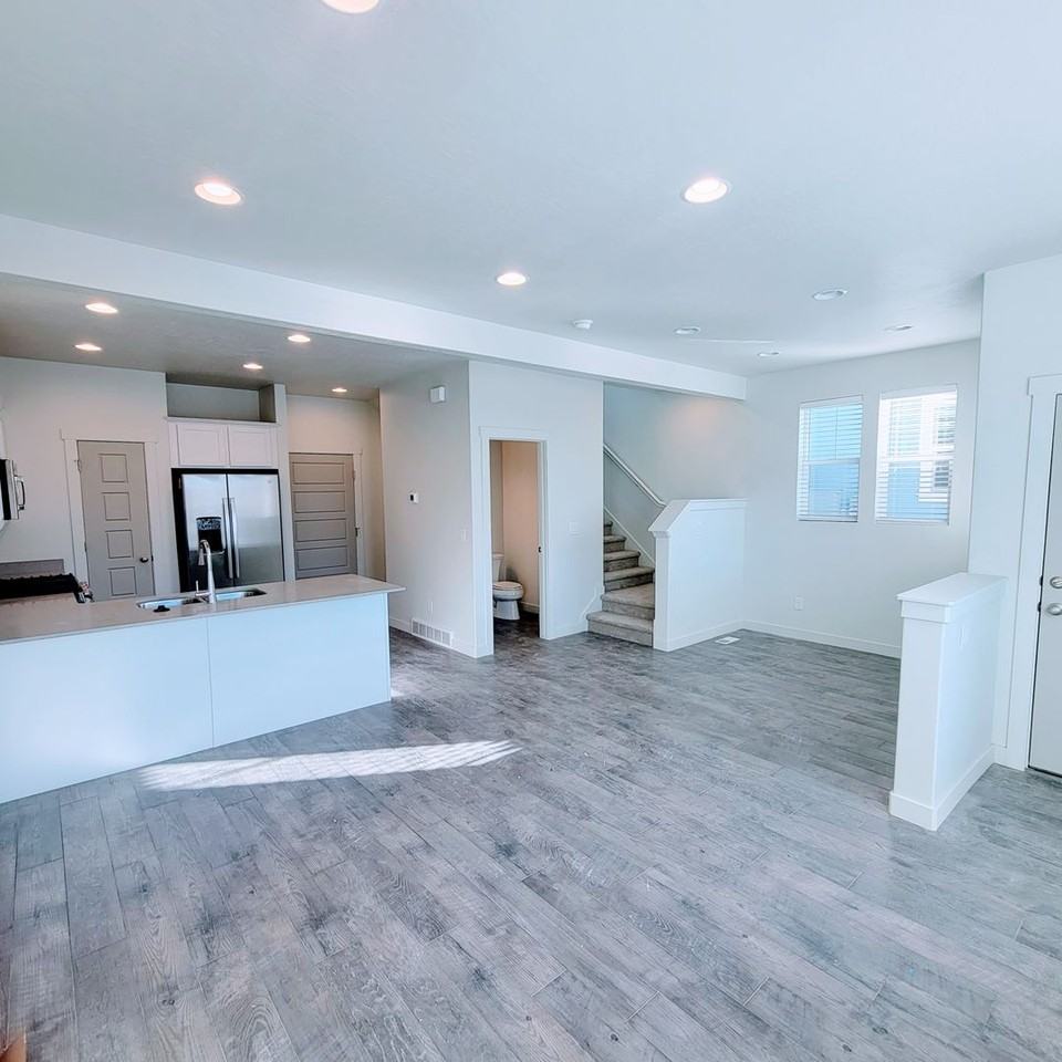 2179 W 1700 S - Photo 2 of 26