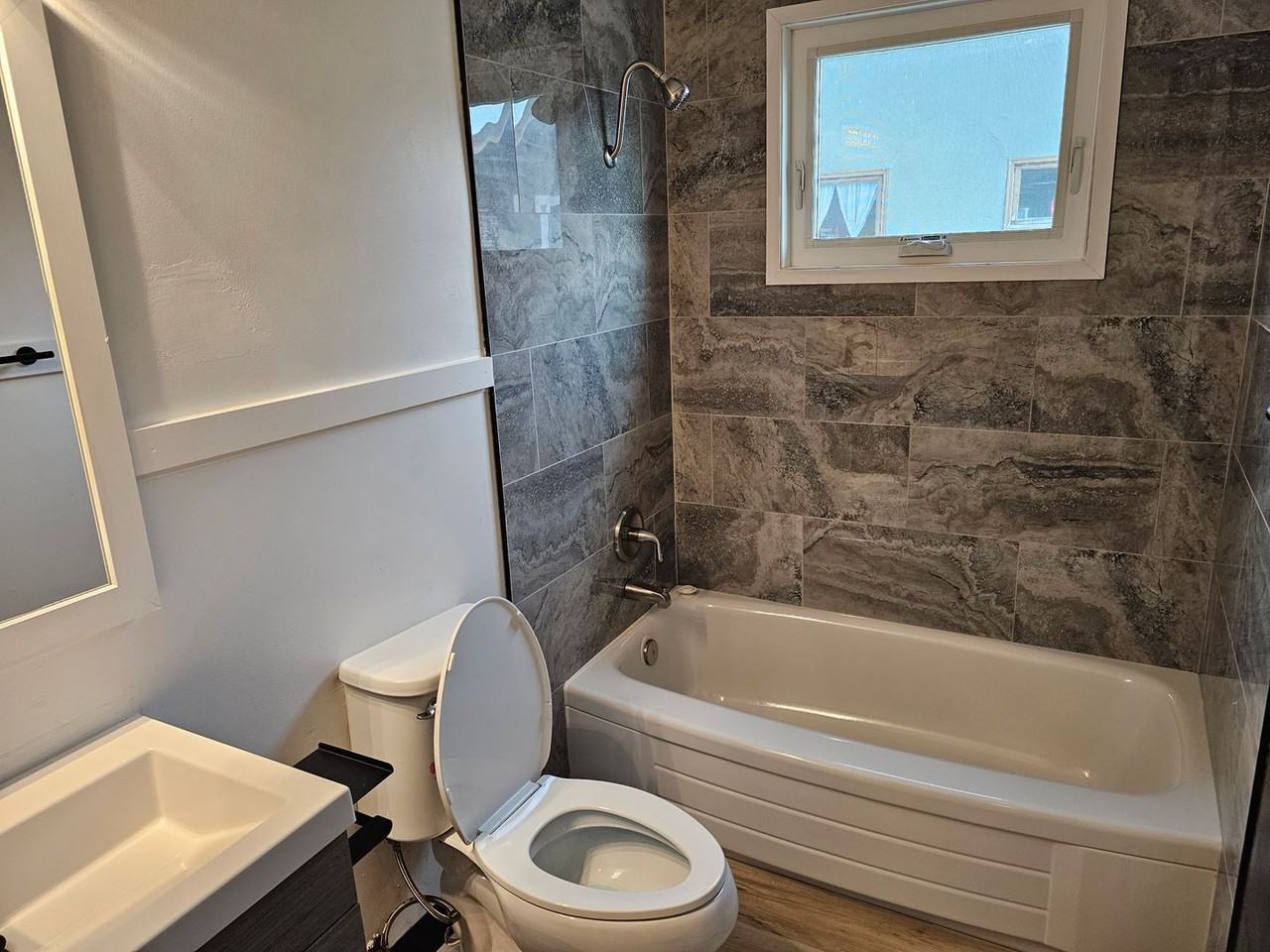 3103 Eide St - Photo 2 of 7