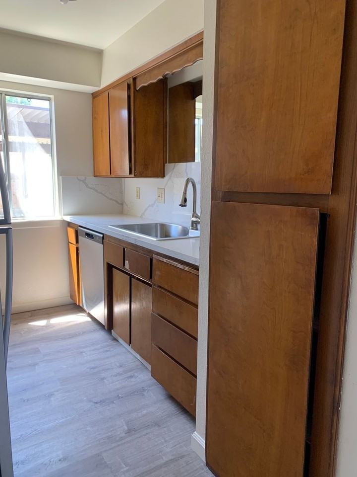 217 W Elm St #A - Photo 7 of 10